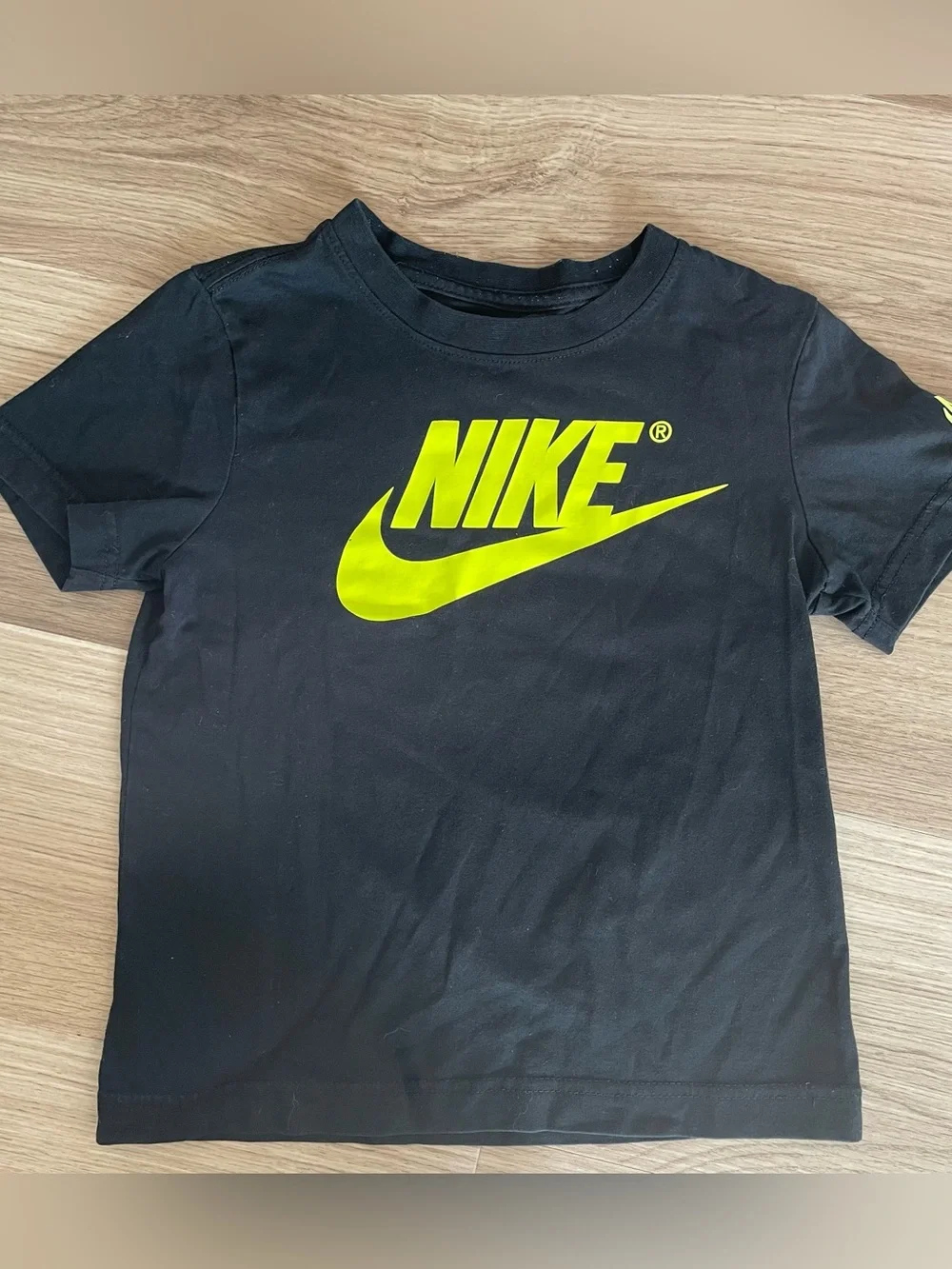 Nike Boys Size 7 Black Neon Yellow Logo Graphic Print Crew Neck Short Sleeve Tee